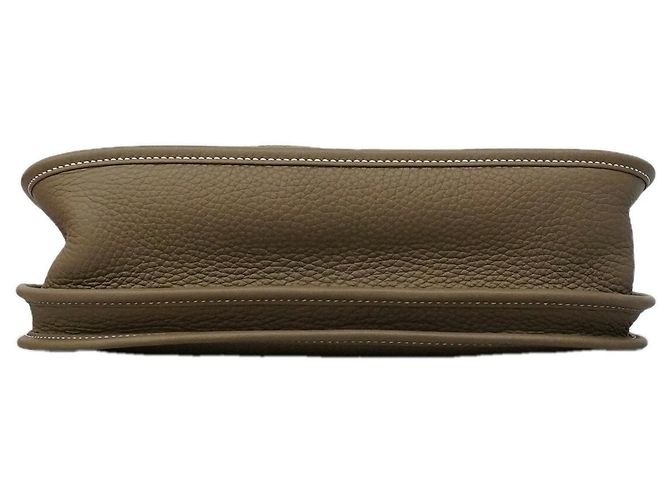 Hermès Bolsa de Ombro Hermes Evelyne 3PM Taupe - vista 3