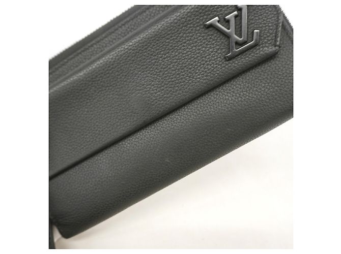 Louis Vuitton LV Aerogram Zippy Wallet Black - view 8