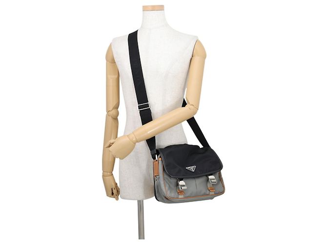 Bolsa de ombro Prada em couro Saffiano e nylon Marrom Preto - vista 4
