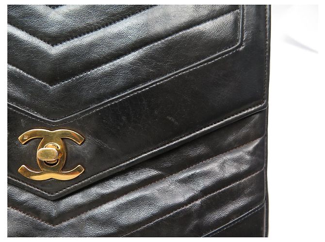 VINTAGE CHANEL CLASSIQUE TIMELESS HANDTASCHE AUS SCHWAREM CHEVRON-LEDER Schwarz - Ansicht 18