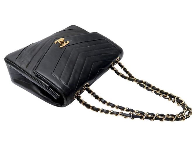 VINTAGE CHANEL CLASSIQUE TIMELESS HANDTASCHE AUS SCHWAREM CHEVRON-LEDER Schwarz - Ansicht 3