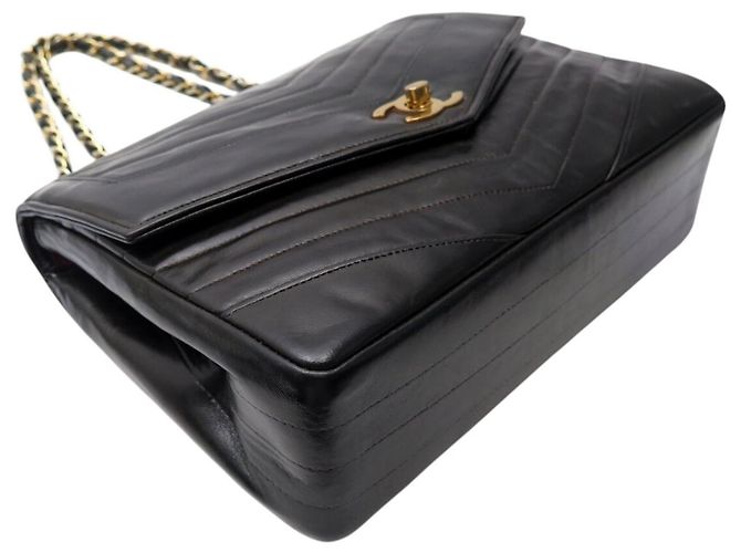 VINTAGE CHANEL CLASSIQUE TIMELESS HANDTASCHE AUS SCHWAREM CHEVRON-LEDER Schwarz - Ansicht 4