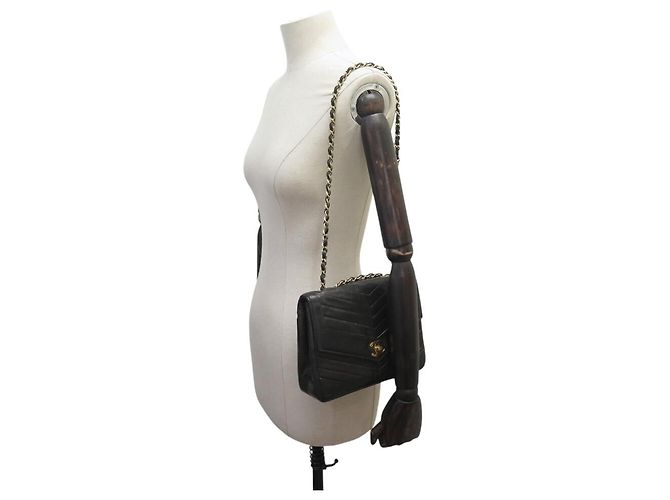 VINTAGE CHANEL CLASSIQUE TIMELESS HANDTASCHE AUS SCHWAREM CHEVRON-LEDER Schwarz - Ansicht 5
