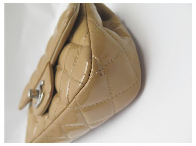 BORSA A MANO CHANEL MINI CLASSIQUE TIMELESS IN PELLE LACCA CAMEL LEATHER BAG Cammello - vista 17