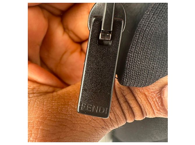 Fendi Kapuzenpullover mit Reißverschluss und Stehkragen aus schwarzer Baumwolle - Ansicht 7