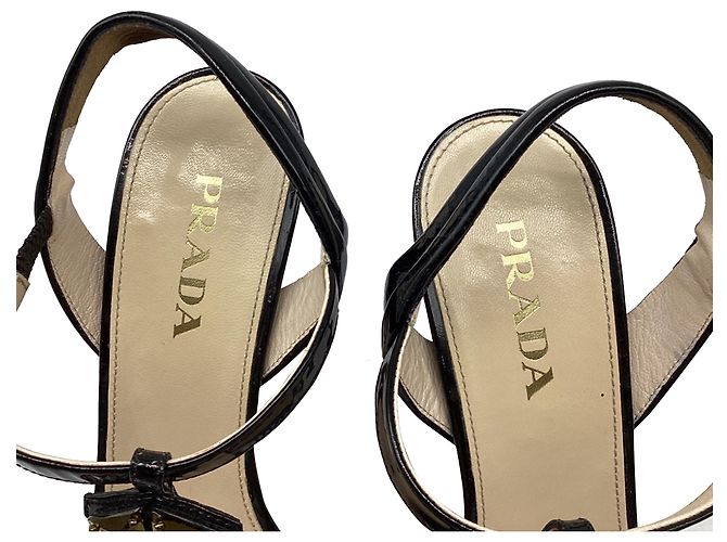 Sandali con tacco T-Strap in pelle verniciata nera con cristalli Prada Nero - vista 10