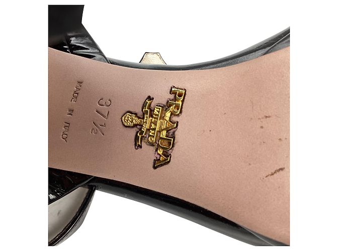 Sandali con tacco T-Strap in pelle verniciata nera con cristalli Prada Nero - vista 7