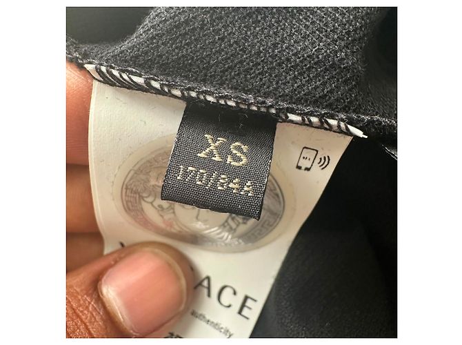 Polo Versace com patch em algodão preto - vista 11