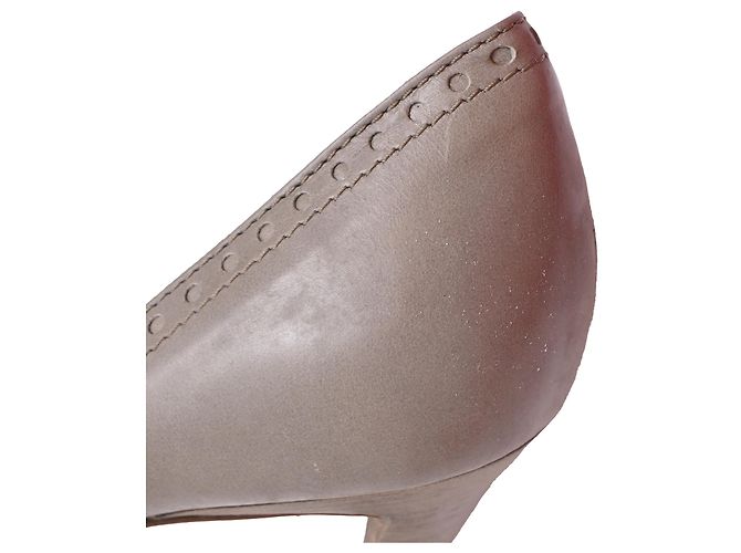 Décolleté a punta stile Brogue D'Orsay Roger Vivier in pelle grigia Grigio - vista 10