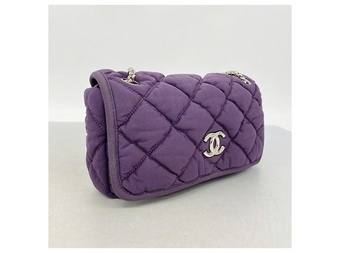 Bolsa de ombro Chanel em nylon acolchoado bubble roxo - vista 2