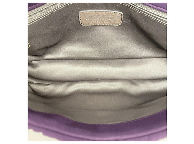 Bolsa de ombro Chanel em nylon acolchoado bubble roxo - vista 4