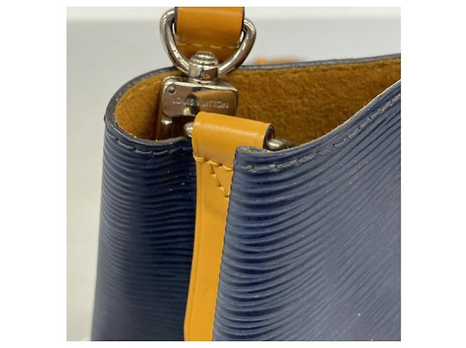 Néonoé Borsa a tracolla Louis Vuitton Epi NeoNoe BB Blu D'oro - vista 10