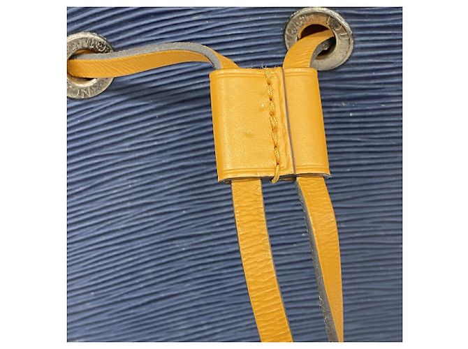 Néonoé Borsa a tracolla Louis Vuitton Epi NeoNoe BB Blu D'oro - vista 9