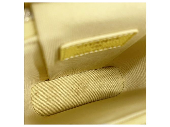 Bolsa de Ombro com Corrente Chanel Matelassé Amarelo - vista 4