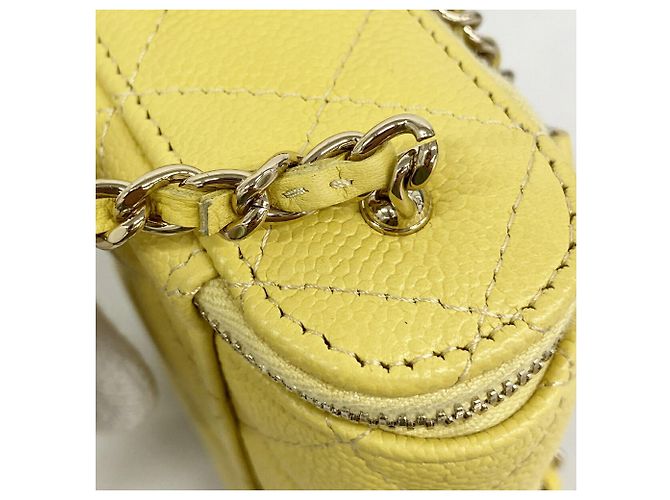 Bolsa de Ombro com Corrente Chanel Matelassé Amarelo - vista 6