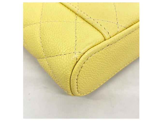 Bolsa de Ombro com Corrente Chanel Matelassé Amarelo - vista 7