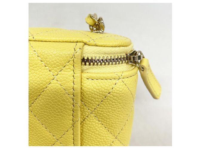 Bolsa de Ombro com Corrente Chanel Matelassé Amarelo - vista 8