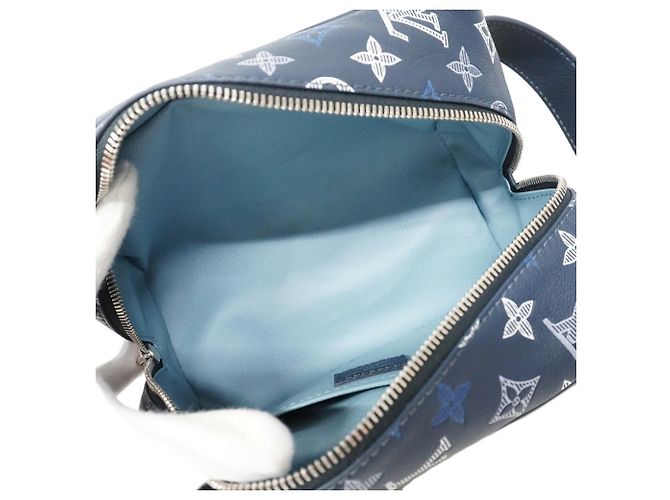 Trousse de toilette Louis Vuitton Monogram Shadow Locker Bleu Marine - vue 4