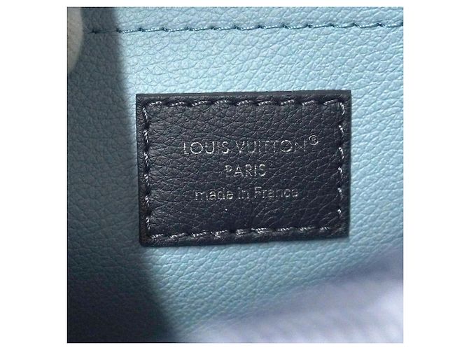 Trousse de toilette Louis Vuitton Monogram Shadow Locker Bleu Marine - vue 5