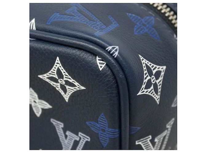 Trousse de toilette Louis Vuitton Monogram Shadow Locker Bleu Marine - vue 6