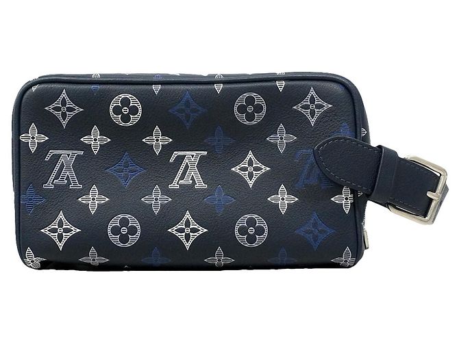 Trousse de toilette Louis Vuitton Monogram Shadow Locker Bleu Marine - vue 8