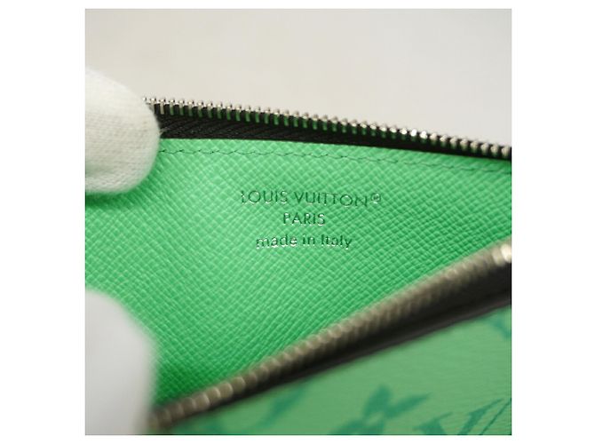 Portacarte e monete Louis Vuitton Taigarama Verde - vista 4
