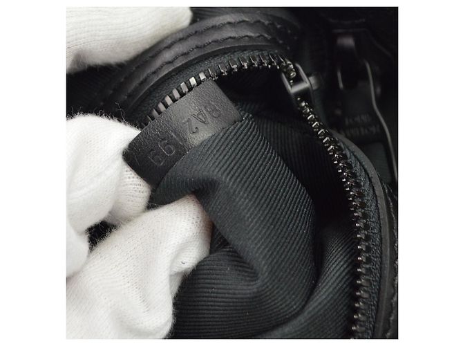 Louis Vuitton Keepall Bandouliere Rainbow Taiga Leather 50 Nero - vista 5
