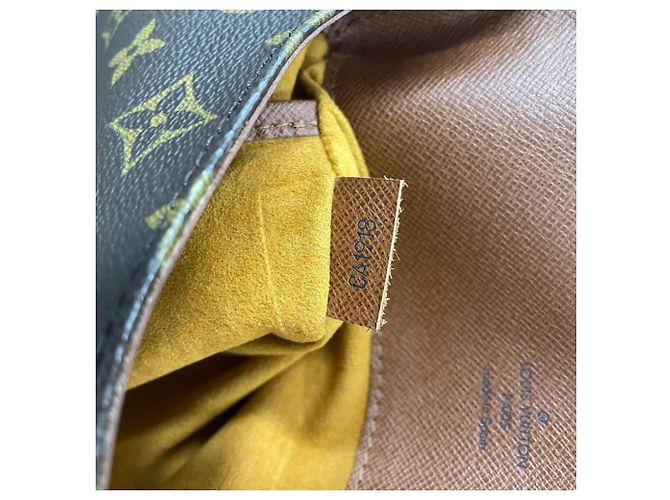Louis Vuitton Schultertasche aus braunem Monogram Canvas - Ansicht 7