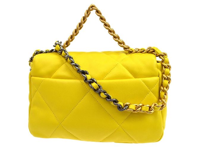 Bolsa de aba Chanel 19 em pele de cordeiro acolchoada Amarelo - vista 2