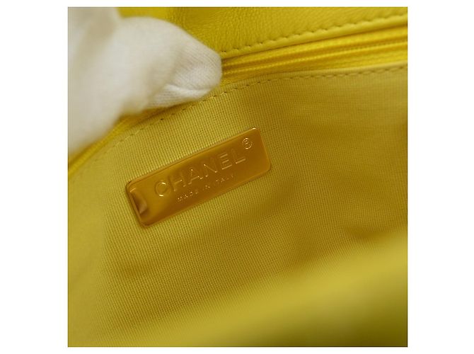 Bolsa de aba Chanel 19 em pele de cordeiro acolchoada Amarelo - vista 4