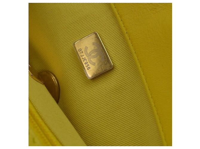 Bolsa de aba Chanel 19 em pele de cordeiro acolchoada Amarelo - vista 5