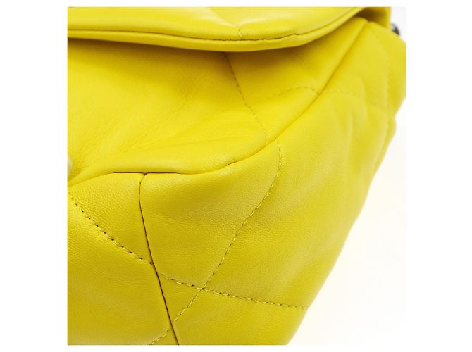 Bolsa de aba Chanel 19 em pele de cordeiro acolchoada Amarelo - vista 7