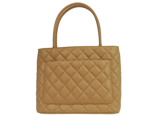 Chanel Medallion Quilted Caviar Beige - vista 2