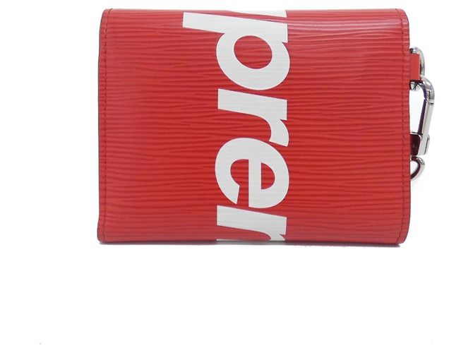 Portafoglio con catena Louis Vuitton Epi M67755 in Rouge Rosso - vista 2