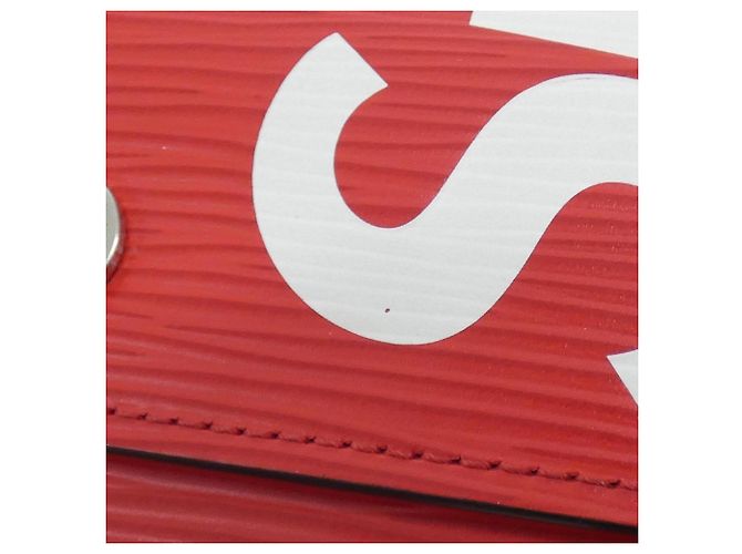 Portafoglio con catena Louis Vuitton Epi M67755 in Rouge Rosso - vista 4