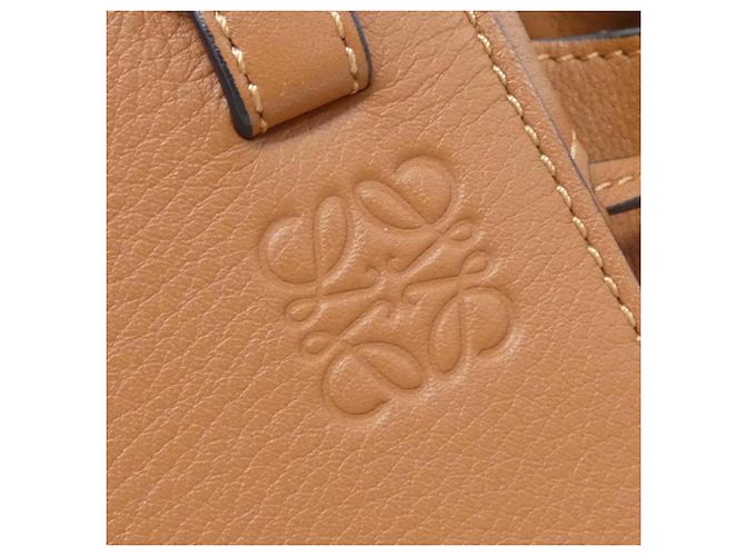 Loewe Hammock Mini Schultertasche mit Kordzug Braun - Ansicht 5