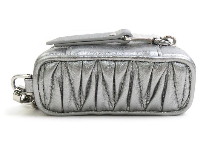Charm per borsa Miu Miu in pelle argento - vista 2