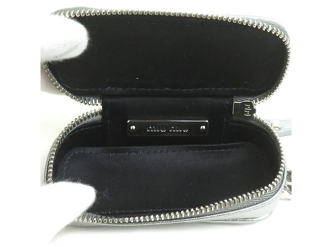 Charm per borsa Miu Miu in pelle argento - vista 5