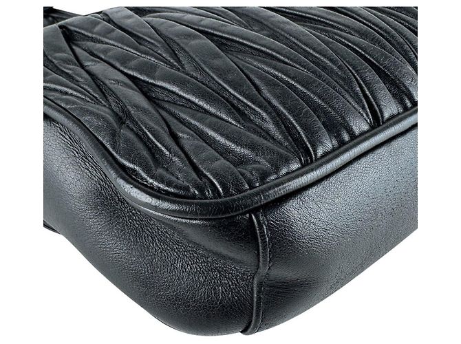 Borsa a tracolla Miu Miu in pelle Matelassé nera Nero - vista 9