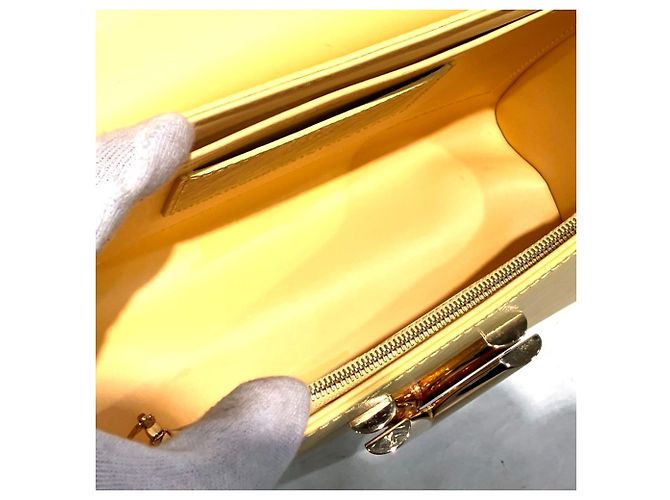 Bolsa Louis Vuitton Twist MM em couro Epi Amarelo - vista 6