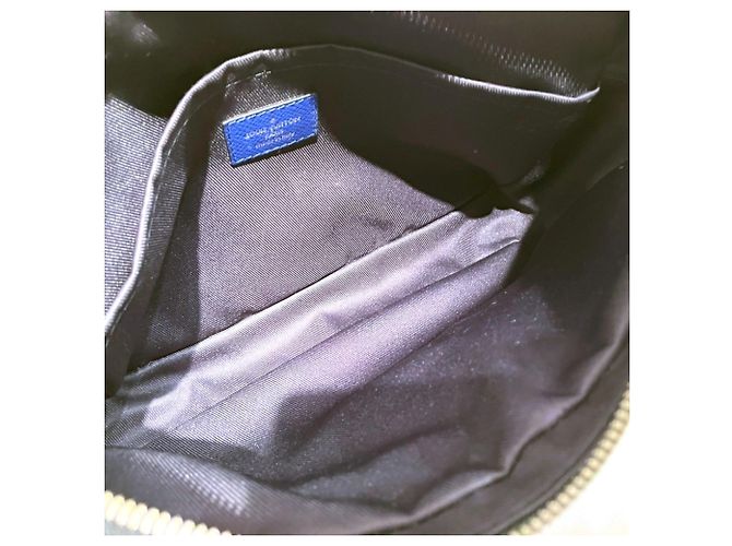 Borsa a tracolla Louis Vuitton Taigarama Outdoor Messenger Blu - vista 5