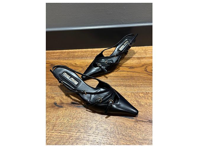 Miu Miu Slingback-Pumps aus schwarzem Leder mit Kitten-Heel - Ansicht 10