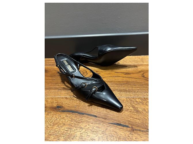 Miu Miu Slingback-Pumps aus schwarzem Leder mit Kitten-Heel - Ansicht 5