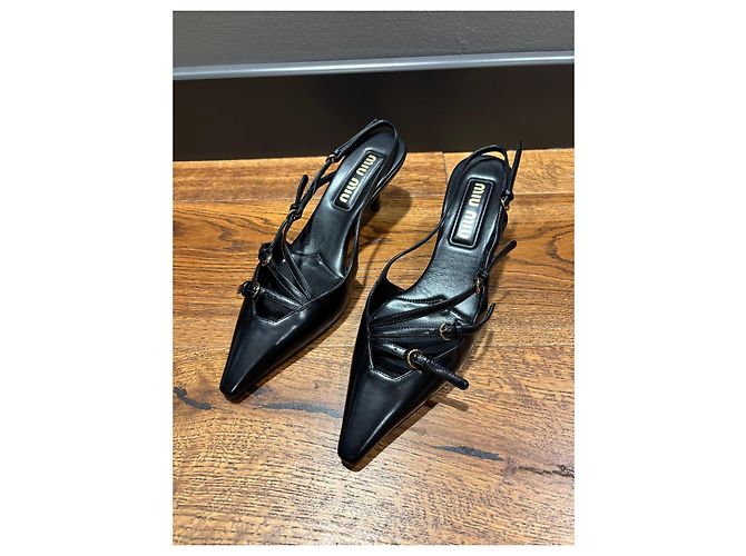 Miu Miu Slingback-Pumps aus schwarzem Leder mit Kitten-Heel - Ansicht 7