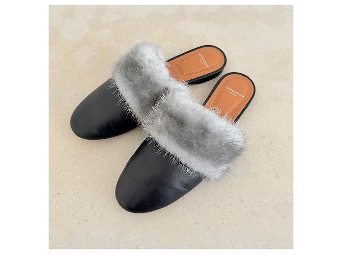 Givenchy Mules Basse in Pelle Nera ed Ecopelliccia Grigia Nero - vista 3