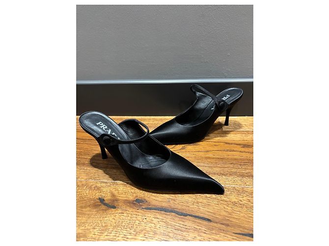 Prada Slingback Pumps aus schwarzem Satin - Ansicht 9