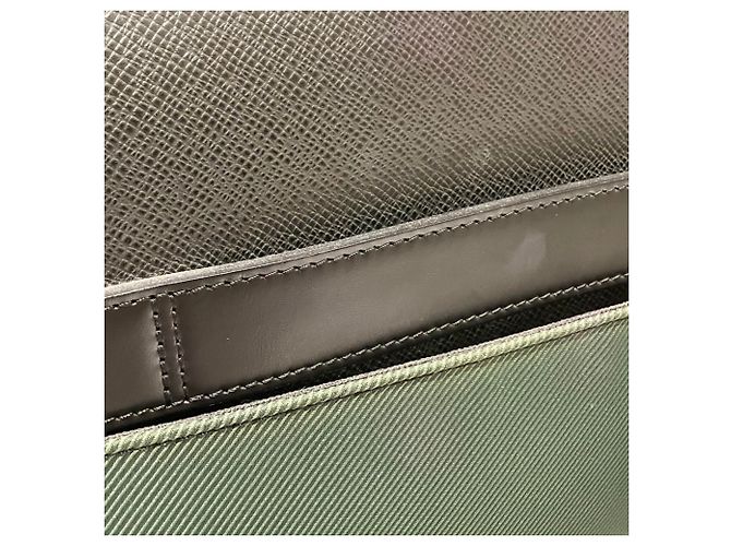 Borsa a tracolla Louis Vuitton Taima Nero Verde - vista 6