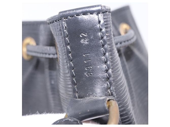 Borsa a tracolla LOUIS VUITTON Epi Petit Noe Nera M44102 LV Auth 205071A Nero - vista 12