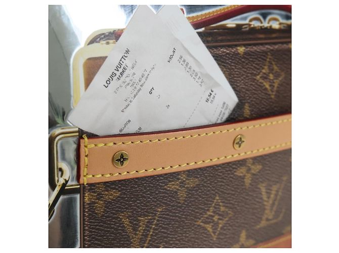 LOUIS VUITTON Freezer Bags Soft Trunk Pelle verniciata M23123 LV Auth 203200SAM Argento - vista 23