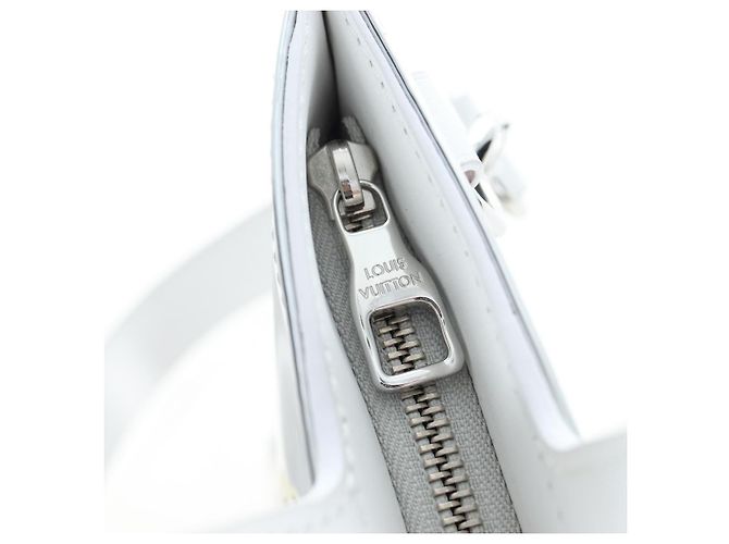 LOUIS VUITTON Freezer Bags Soft Trunk Pelle verniciata M23123 LV Auth 203200SAM Argento - vista 27